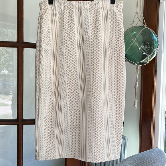 NWT super cute skirt! - Picture 4 of 7